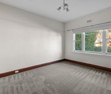 Spacious 5-Bedroom Home Close to Inveresk Campus & Launceston CBD - Photo 2