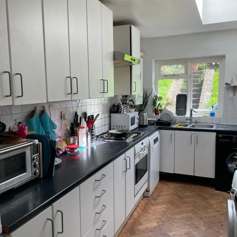 3 bedroom flat to rent - Photo 1