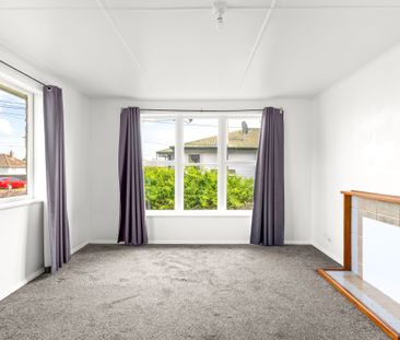 Home in the heart of the popular Elgin suburb - Photo 2