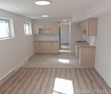 3 1/2 neuf A à Z, électros, calme et respect #1 - Photo 1