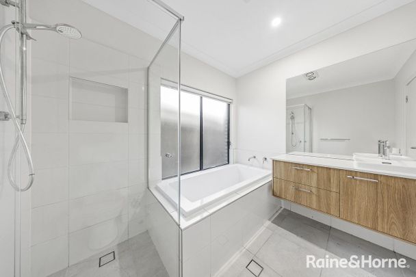 Stunning Four Bedroom Family Home - Photo 1
