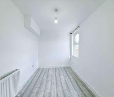 Turton Road, Top Floor Flat, Wembley, HA0 - Photo 2