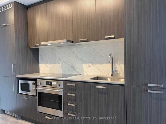 For Lease - 38 Honeycrisp Crescent Unit# 2006, Vaughan, Ontario - Photo 1