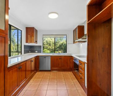 THREE BEDROOM HOME WITH POOL IN TRANQUIL SETTING - Photo 3