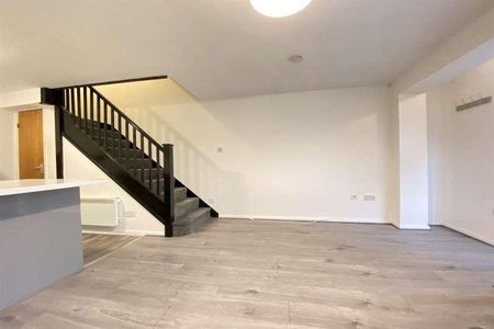 South Ham, Basingstoke, RG22 - Photo 2