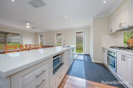 3 Windsor Rise, Sunbury, VIC 3429 - Photo 2