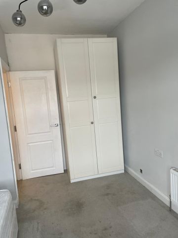 3 Bed Semi-Detached House, May Terrace, IG1 - Photo 5