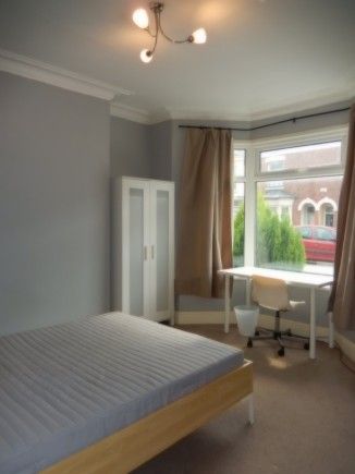 4 Bed Terrace house Sharp Street - Photo 3