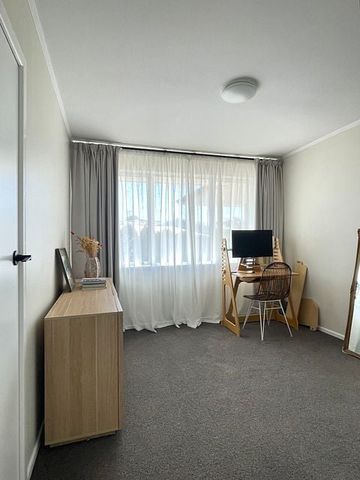 Modern and Elevated 3BR Glenview Home - Photo 4