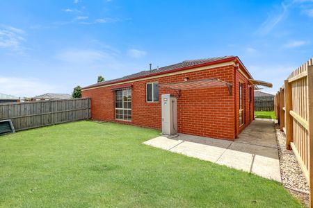 34 Meadenhall Dr St Albans Park - Photo 3