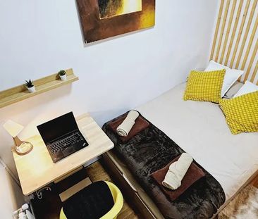 Carrer de las Navas de Tolosa, Barcelona, Catalonia 08027 - Photo 4