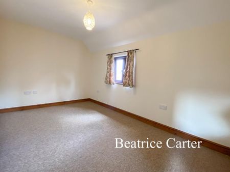 4 bedroom detached house to rent - Photo 2