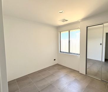 Where Luxury Meets Lifestyle – Brand New Parkside Home - Photo 5