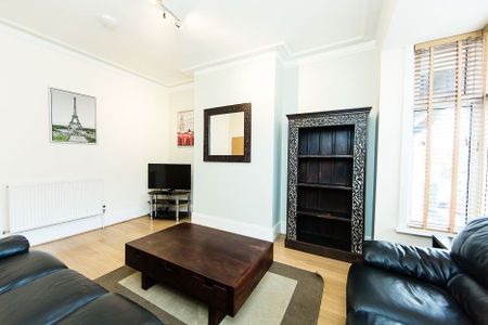 Burchett Grove, Woodhouse, Leeds - Photo 2