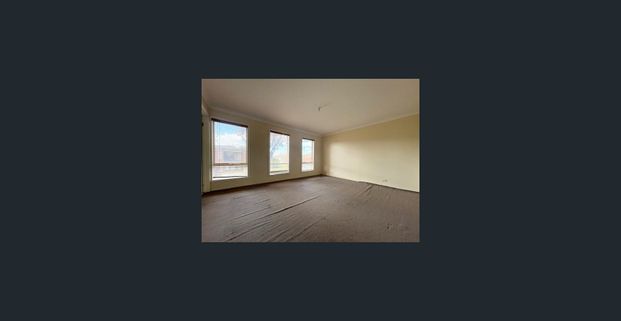 Charming Family Home in Roxburgh Park - Photo 1