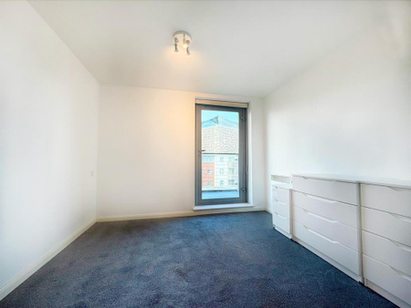 2 bedroom penthouse to rent - Photo 4