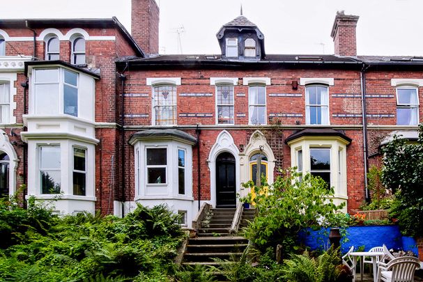 9 BROOKFIELD ROAD Leeds - LS6 4EJ - Photo 1