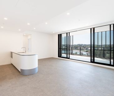 2 bedrooms plus study apartment with an uninterrupted water view! - Photo 1