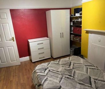 Kingfisher Avenue, Redbridge, E11 - Photo 1