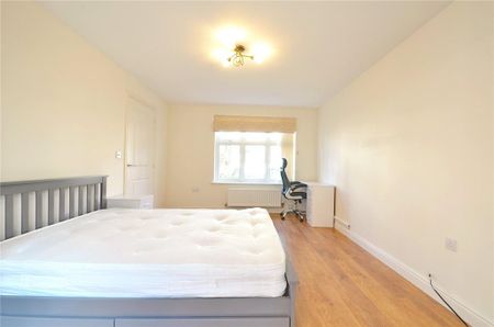 6 bedroom detached house to rent - Photo 2