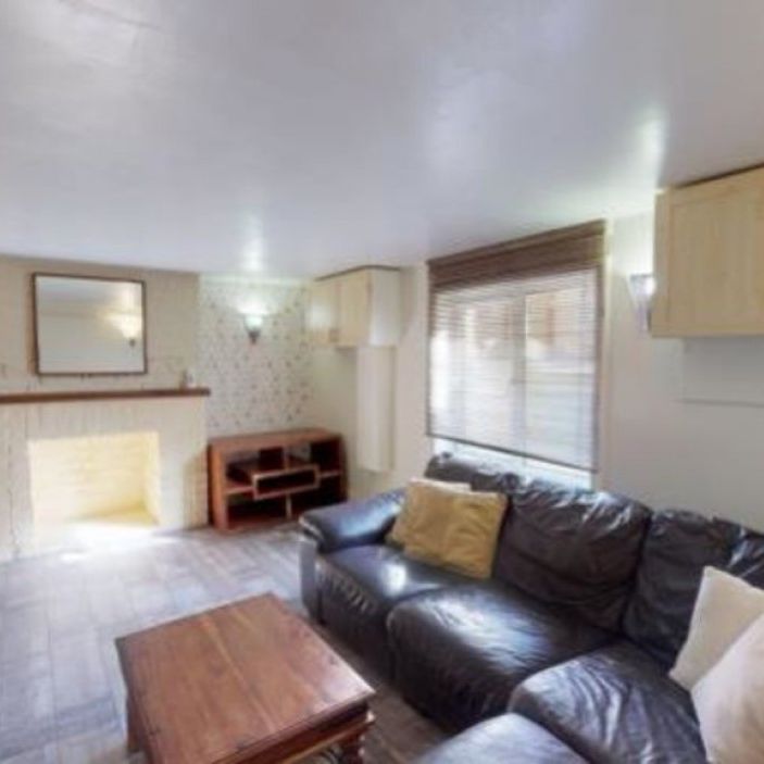 1 bed Mid Terraced House for Rent - Photo 1