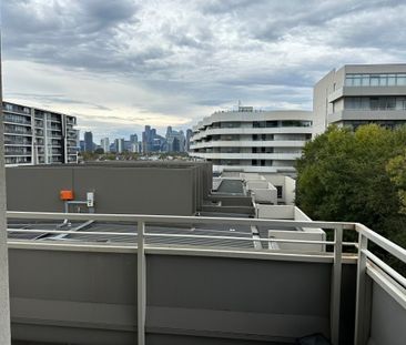 Port Melbourne - Photo 4