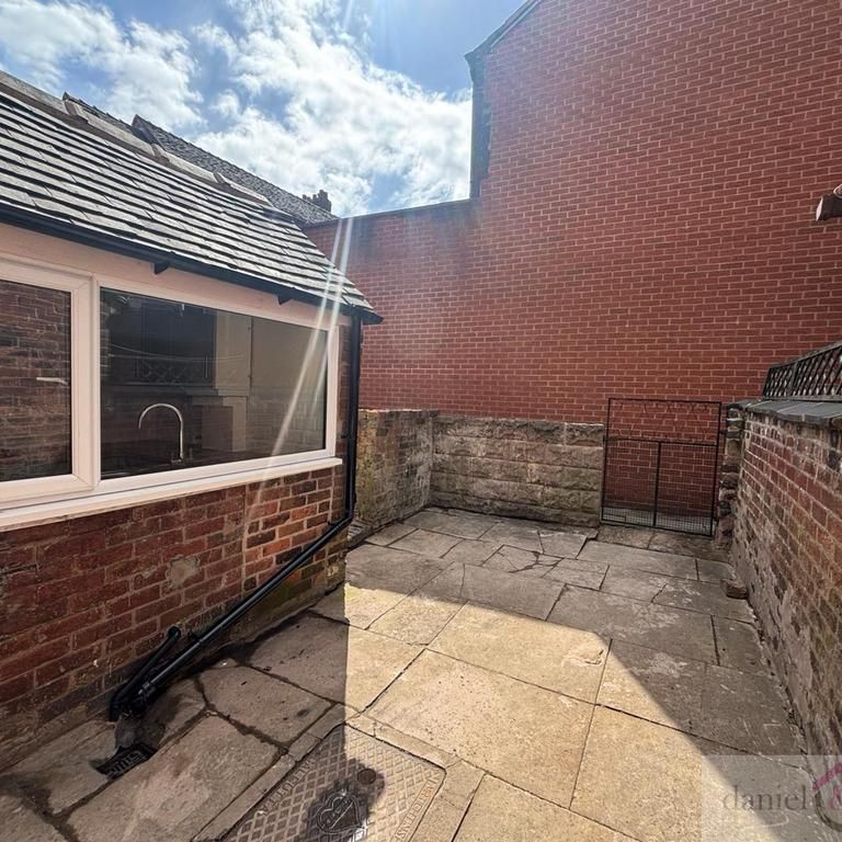 3 bedroom terraced house to rent - Photo 1