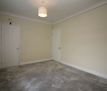 3 Bedroom Mid Terraced House - Photo 6
