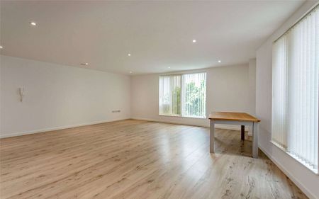 Two bedroom apartment with parking close to train station - Photo 2