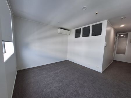 Refurbished lovely 2 bedroom apartment - Photo 2