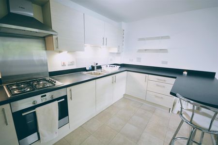 Dalmeny Way, Epsom, Surrey, KT18 7DD - Photo 4