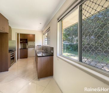 21 Robyn Street, Chapel Hill, QLD 4069 - Photo 4