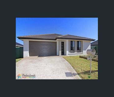 A MODERN BEAUTY - Photo 3