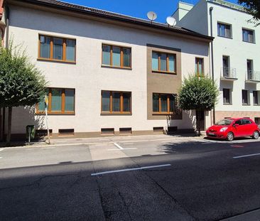 Priestranný 3-izbový byt na prízemí mestského domu v centre na Kuku... - Photo 2