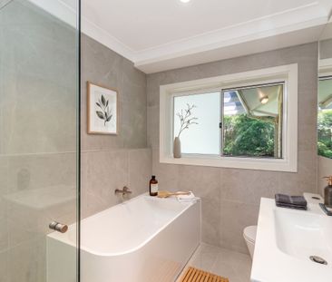 Parkside Elegance Meets Modern Family Luxury - Photo 5