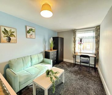 1 bedroom in a house share to rent - Photo 2