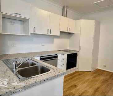 BEAUTIFUL 4-BEDROOM HOME IN GLENDALE - Photo 6