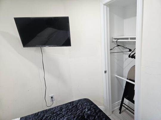 For Lease - 1460 White Oaks Boulevard Unit# Bsmt, Oakville, Ontario - Photo 1