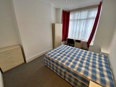 3 bedroom terraced house to rent - Photo 5