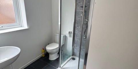 1 bedroom in a house share to rent - Photo 3