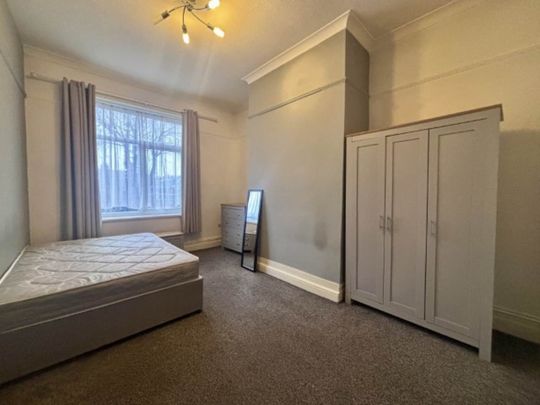 Victoria Road (room 1), Morley, Leeds - Photo 1