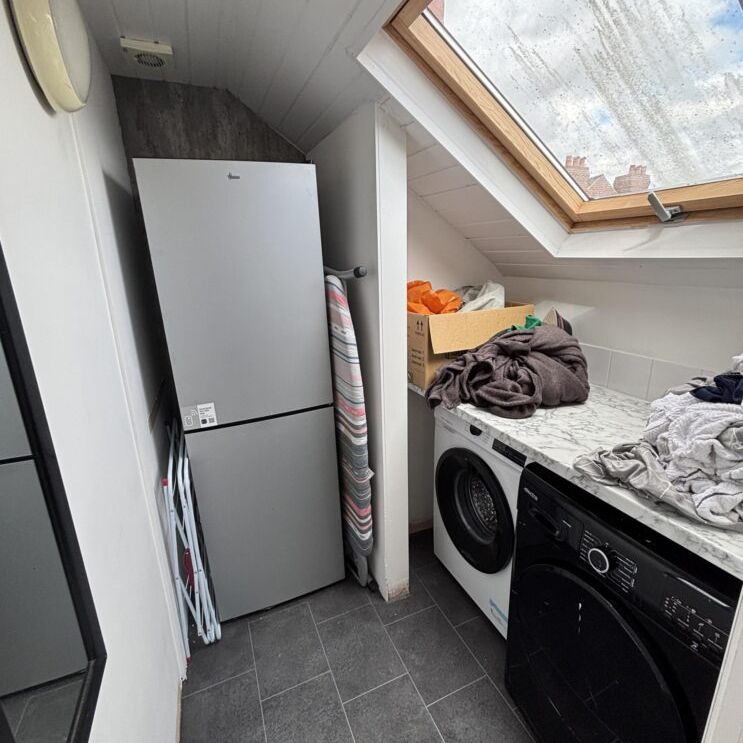 70 Flat 2 Headingley Avenue, Leeds, LS6 3ER - Photo 1