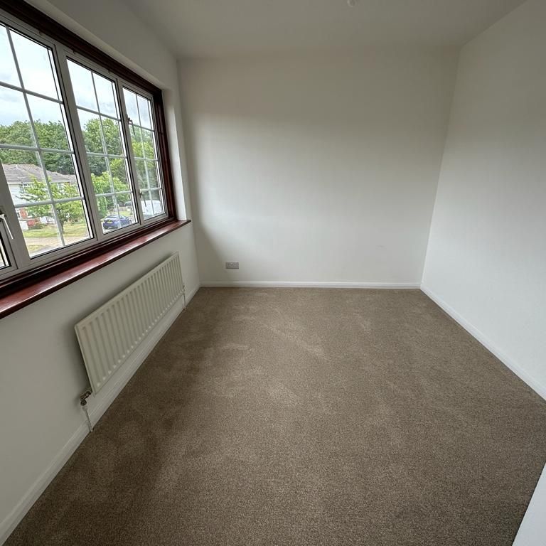 2 Bedroom terraced house to let in Walderslade Village - Photo 1