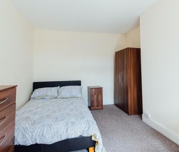 4 bedroom house to rent - Photo 3