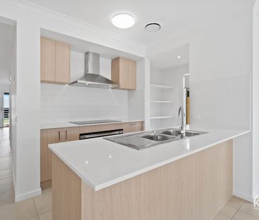 Brand New 4 Bedroom Home with Ducted Air Conditioning & Entertainin... - Photo 6