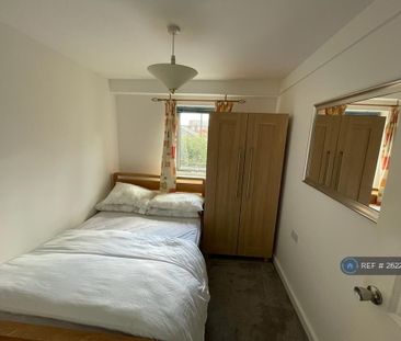 2 bedroom flat to rent - Photo 4