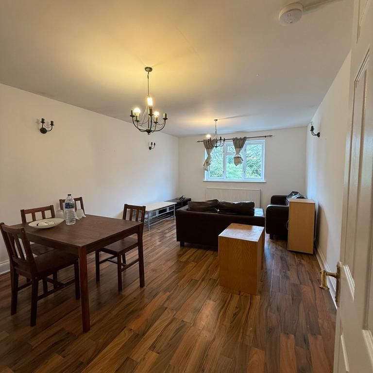 3 bedroom flat to rent - Photo 1