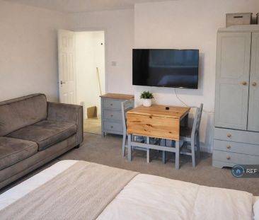1 bedroom in a flat share to rent - Photo 1