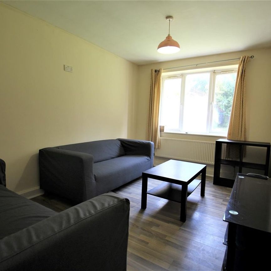 3 Bed Flat, Pennington Court, LS6 - Photo 1