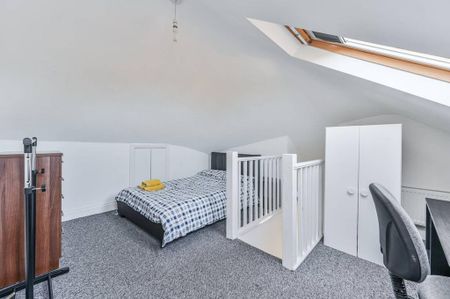 3 bedroom flat to rent - Photo 2